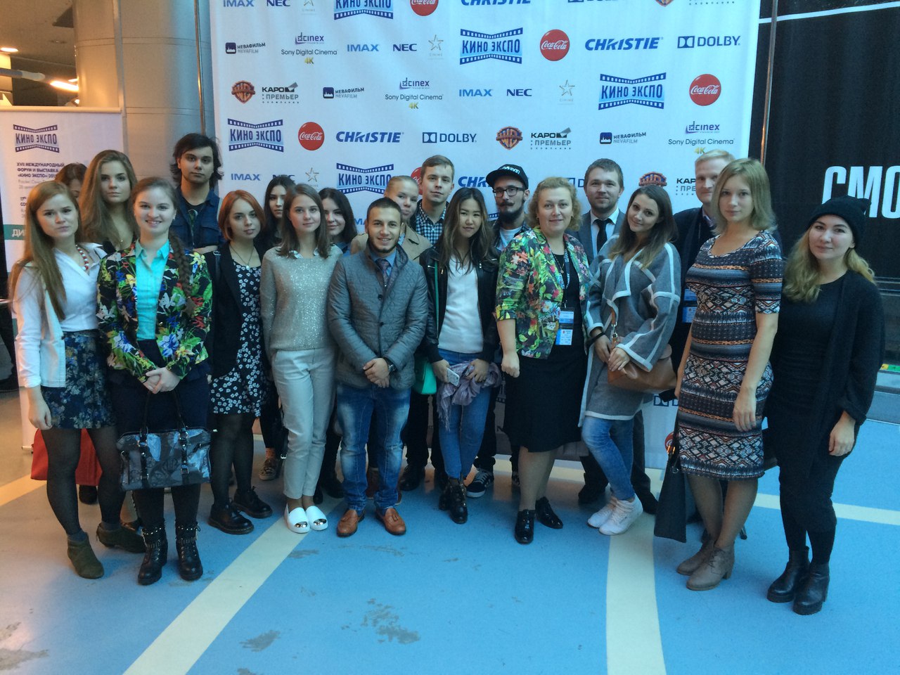 Декан ФПЭУ Ольга Александровна Чеснова, доцент Данилов Павел Вячеславович и студенты факультета на 